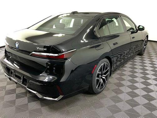 2025 BMW 750e i xDrive