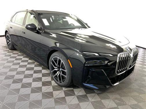 2025 BMW 750e i xDrive