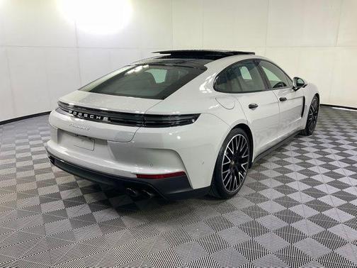2024 Porsche Panamera 4