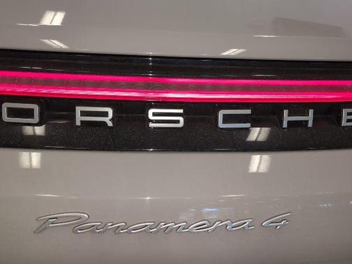 2024 Porsche Panamera 4