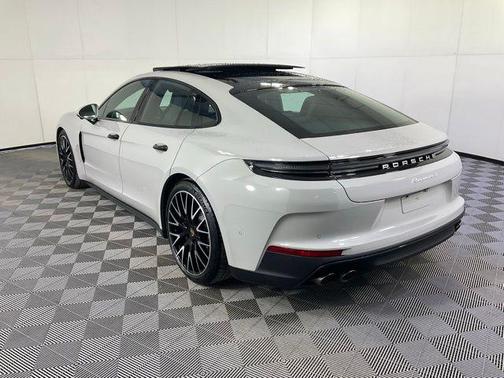 2024 Porsche Panamera 4