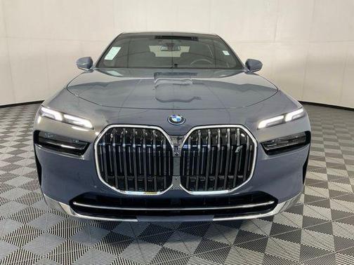 Sparkling Copper Metallic 2024 BMW i7 xDrive60