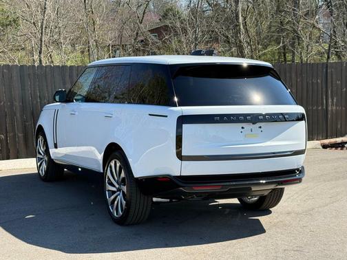 Fuji White 2026 Land Rover Range Rover P530 SE 7 Seat