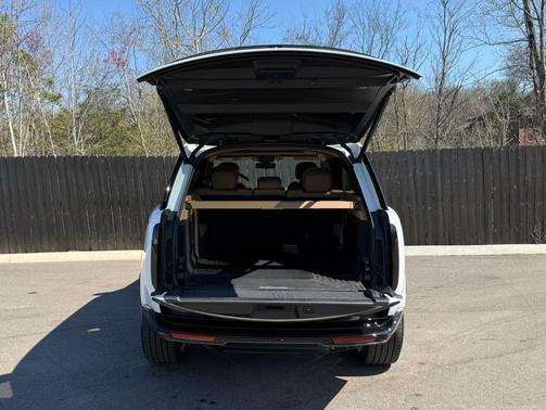 Fuji White 2026 Land Rover Range Rover P530 SE 7 Seat