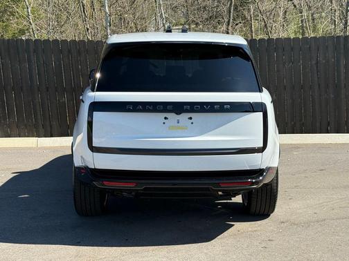 Fuji White 2026 Land Rover Range Rover P530 SE 7 Seat