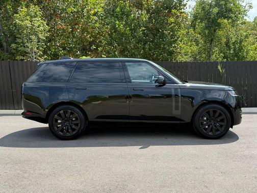 Black 2026 Land Rover Range Rover P400 SE 7 Seat