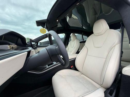 Pearl White Multi-Coat 2021 Tesla Model S Plaid