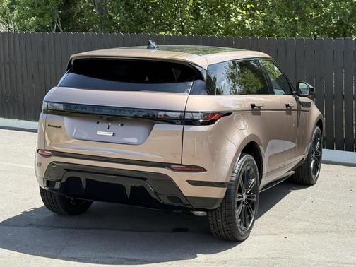 2026 Land Rover Range Rover Evoque Dynamic SE
