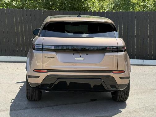 2026 Land Rover Range Rover Evoque Dynamic SE