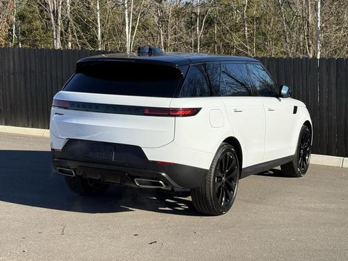 2025 Land Rover Range Rover Sport SE