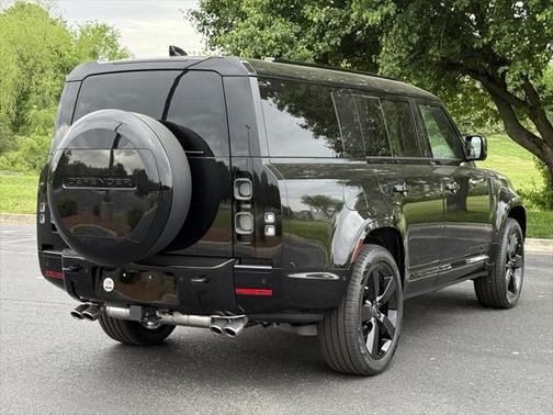 2025 Land Rover Defender V8