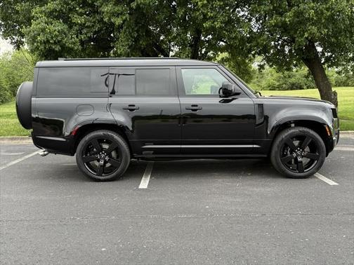 2025 Land Rover Defender V8
