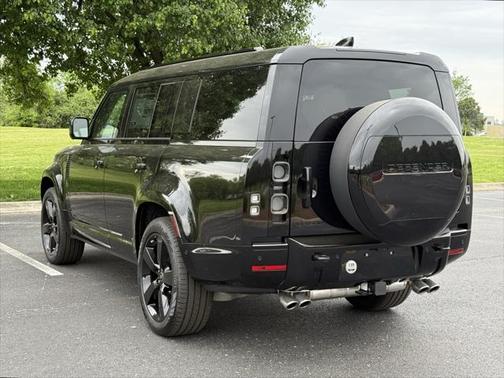 2025 Land Rover Defender V8