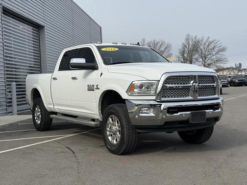 2018 RAM 2500 Laramie Crew Cab 4x4 6'4' Box