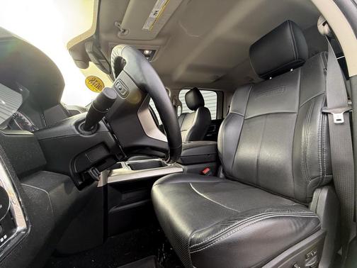 2018 RAM 2500 Laramie Crew Cab 4x4 6'4' Box