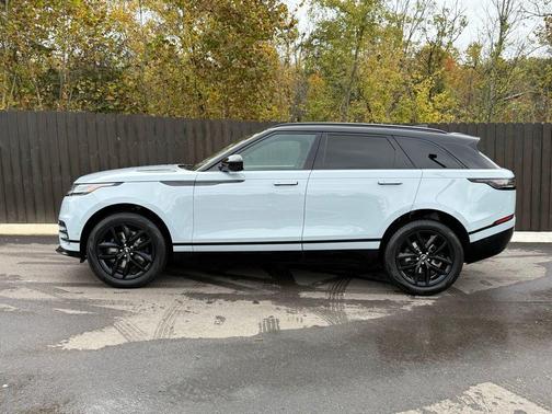 2026 Land Rover Range Rover Velar P250 SE R-Dynamic