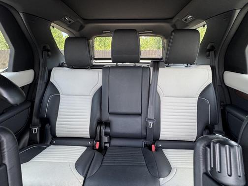 2023 Land Rover Discovery P360 HSE R-Dynamic