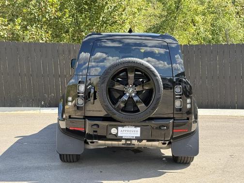 2025 Land Rover Defender 110 P400 X