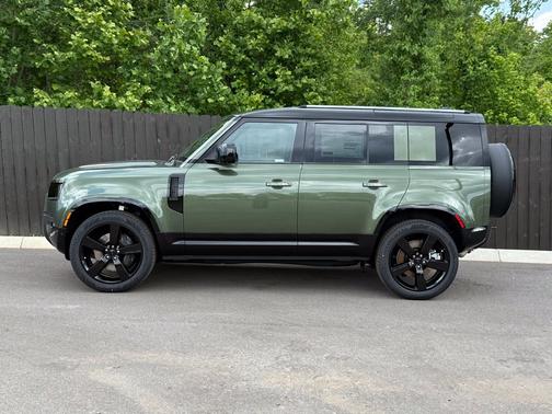 Woolstone 2026 Land Rover Defender X-Dynamic SE