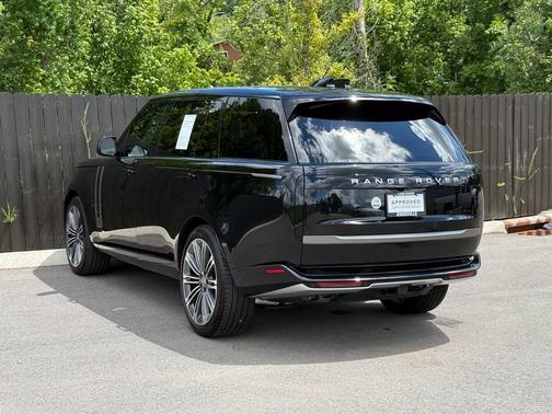 Santorini Black Metallic 2025 Land Rover Range Rover SE
