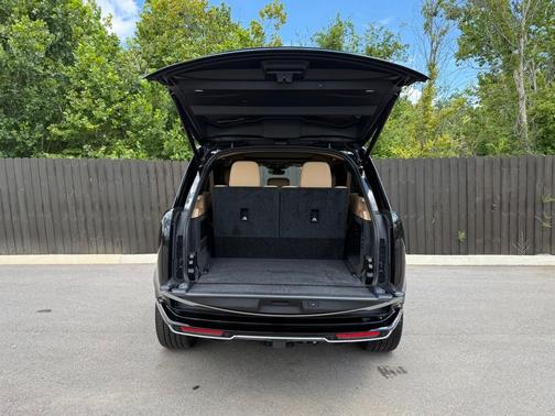 Santorini Black Metallic 2025 Land Rover Range Rover SE