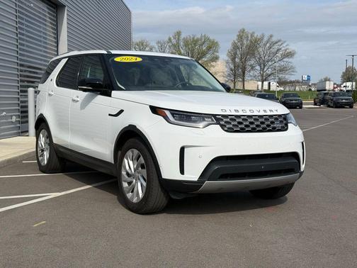 Fuji White 2024 Land Rover Discovery P300 S
