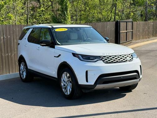 Fuji White 2024 Land Rover Discovery P300 S