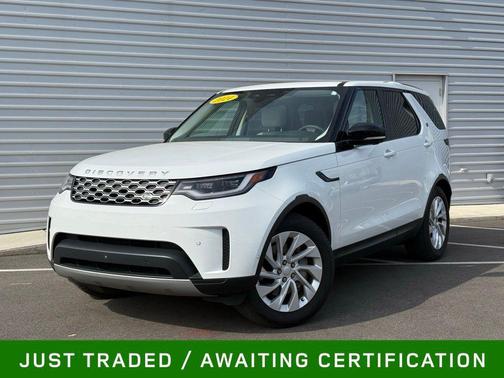 Fuji White 2024 Land Rover Discovery P300 S