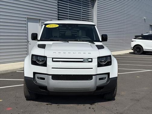 2025 Land Rover Defender 110 P300
