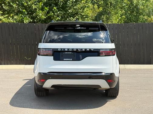 Fuji White 2026 Land Rover Discovery Gemini Edition AWD