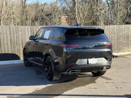 2025 Land Rover Range Rover Sport SE