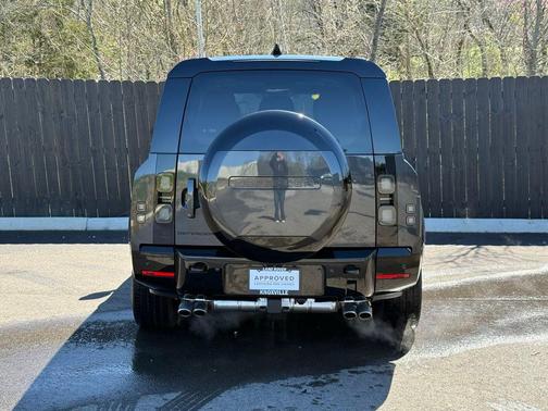 2026 Land Rover Defender V8