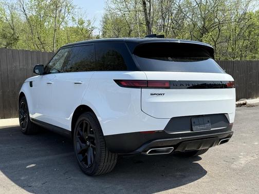 2025 Land Rover Range Rover Sport SE