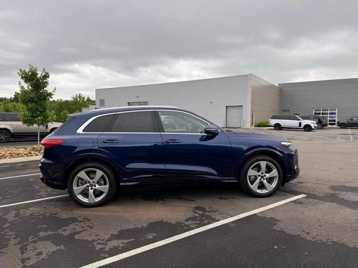 Navarra Blue Metallic 2025 Audi Q5 Prestige TFSI quattro S tronic