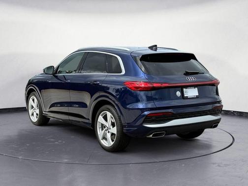 Navarra Blue Metallic 2025 Audi Q5 Prestige TFSI quattro S tronic