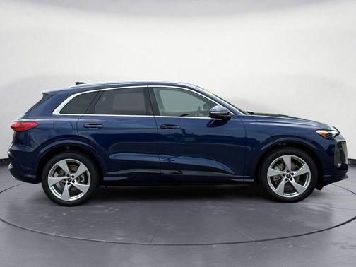 Navarra Blue Metallic 2025 Audi Q5 Prestige TFSI quattro S tronic