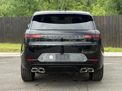 2025 Land Rover Range Rover Sport SE