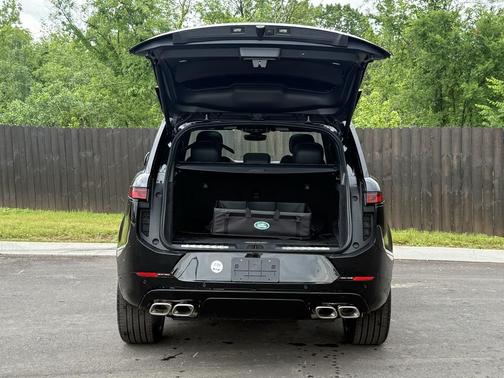 2025 Land Rover Range Rover Sport SE