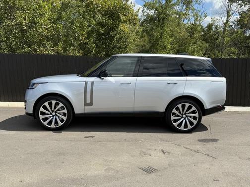 2025 Land Rover Range Rover P530 SE
