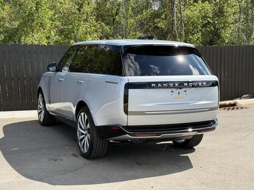 2025 Land Rover Range Rover P530 SE