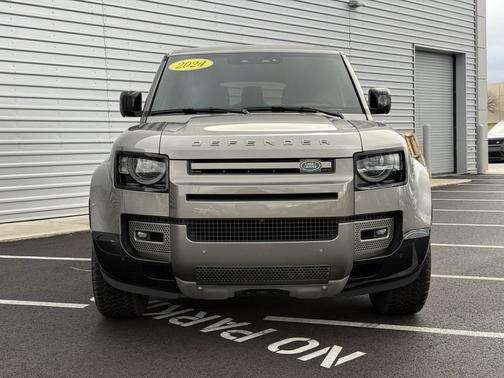 2024 Land Rover Defender 130 P400 X-Dynamic SE