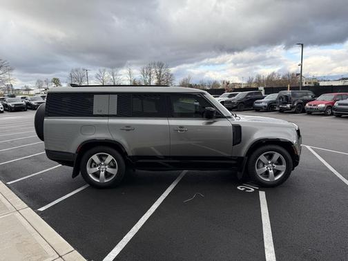 2024 Land Rover Defender 130 P400 X-Dynamic SE