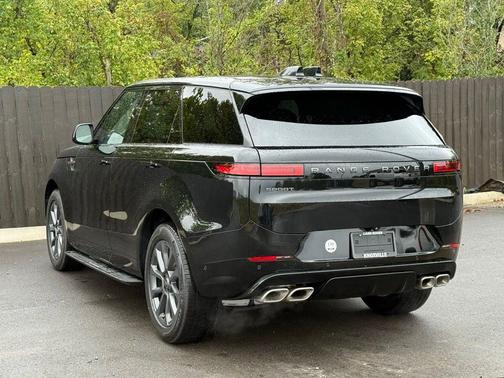 Santorini Black Metallic 2025 Land Rover Range Rover Sport SE