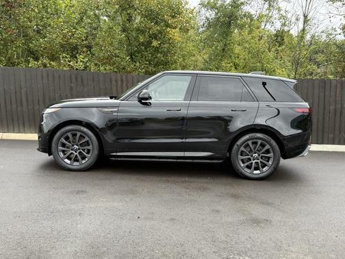 2025 Land Rover Range Rover Sport SE