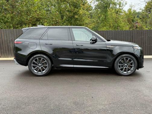 Santorini Black Metallic 2025 Land Rover Range Rover Sport SE