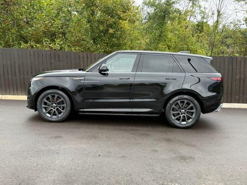 Santorini Black Metallic 2025 Land Rover Range Rover Sport SE
