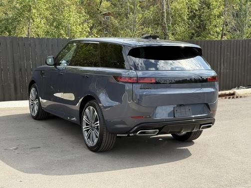 2025 Land Rover Range Rover Sport SE