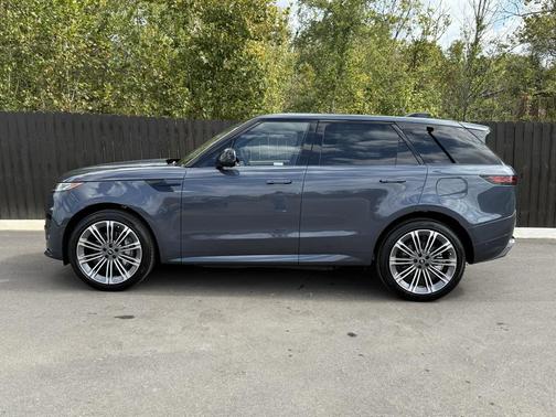 2025 Land Rover Range Rover Sport SE