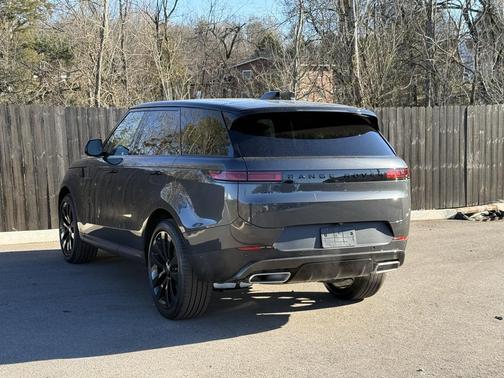 2025 Land Rover Range Rover Sport SE