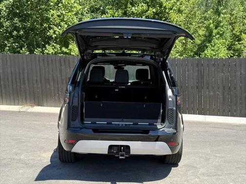 2024 Land Rover Discovery P360 Metropolitan Edition